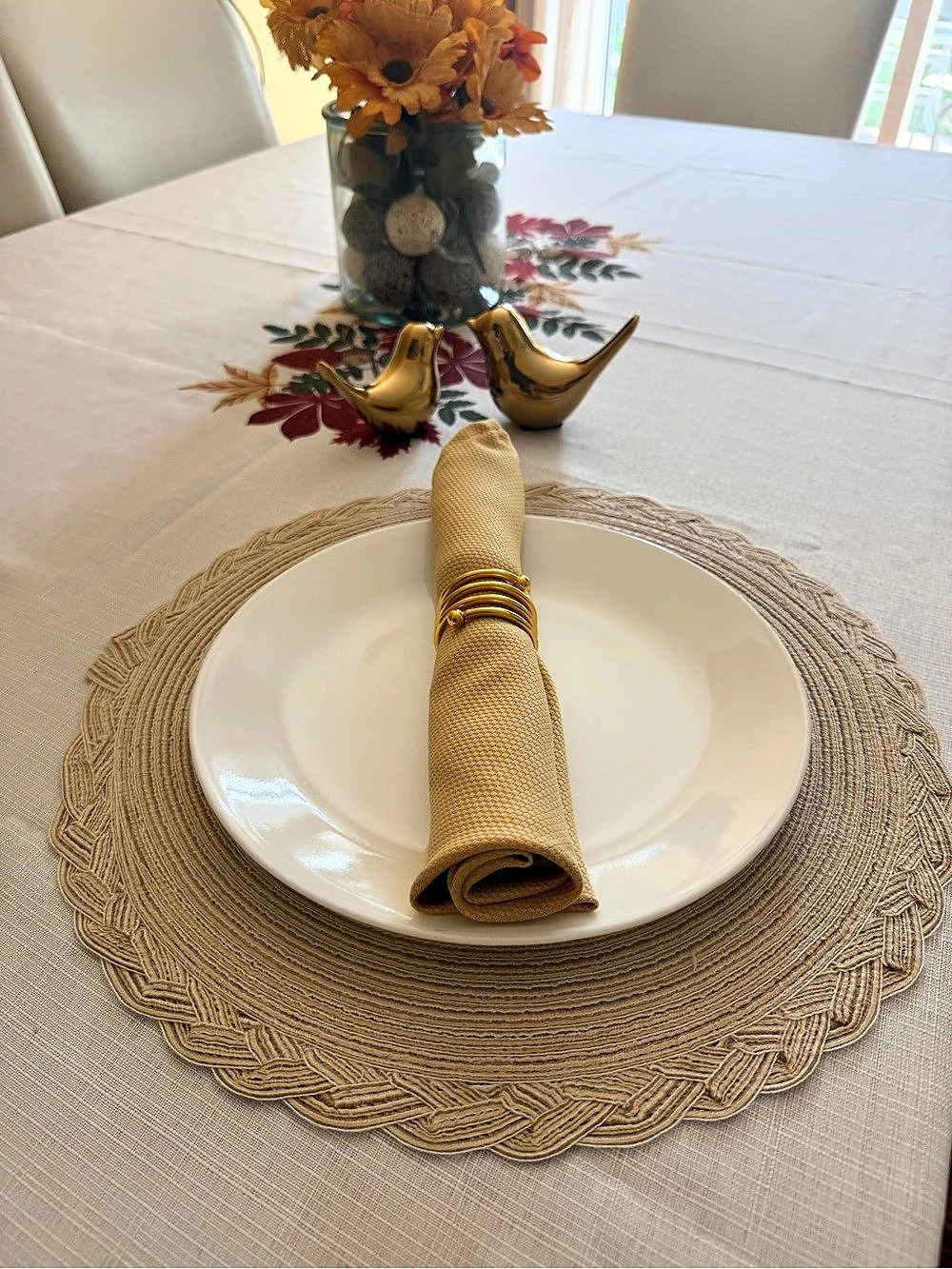 Braided Scalloped Round Placemat in Brown